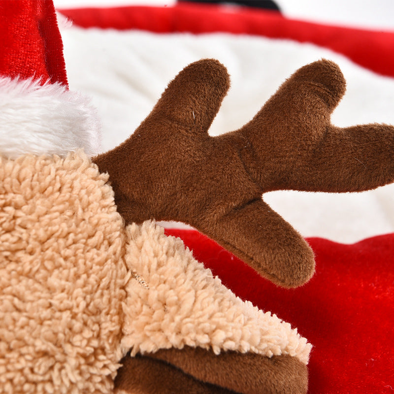Reindeer round nest