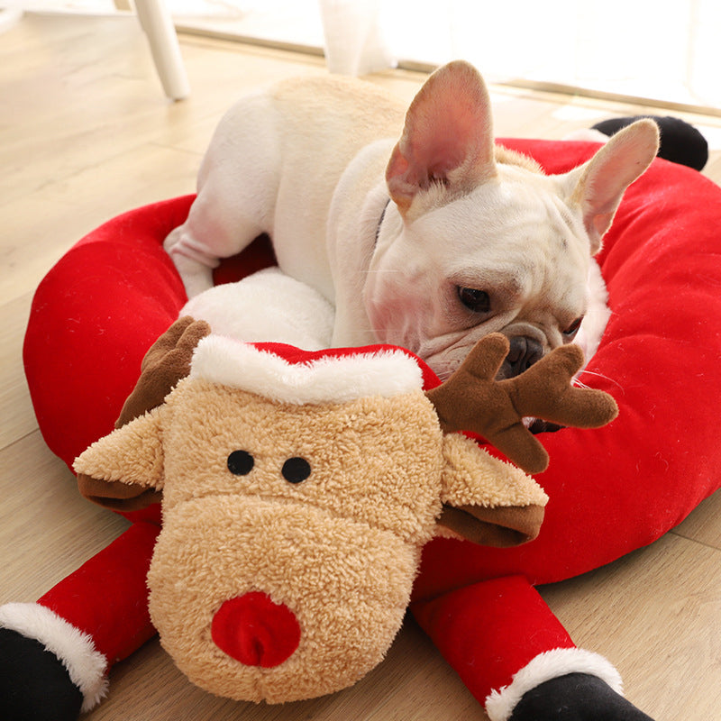 Reindeer round nest