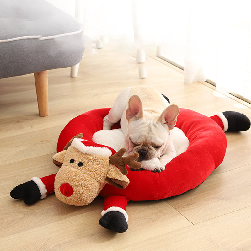 Reindeer round nest