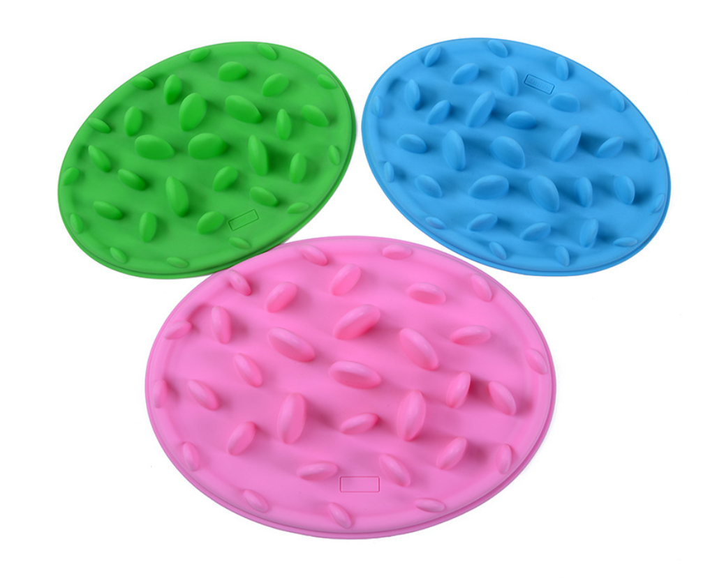Dog licking plate mold