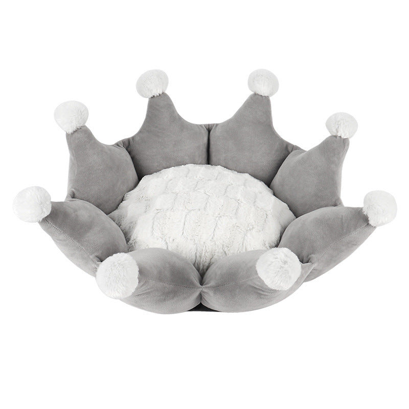 Autumn and winter crown sleeping nest