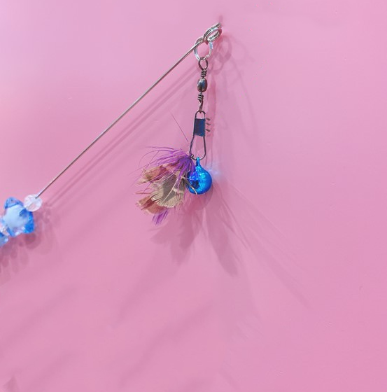 Telescopic small flying insects, funny cats, long bells