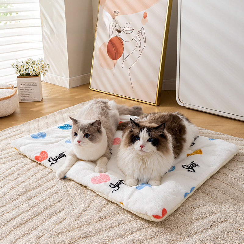 Cute Cat Blanket Pet Winter Warm Coral Velvet Pet Dog Cat Blanket Autumn And Winter Pet Supplies